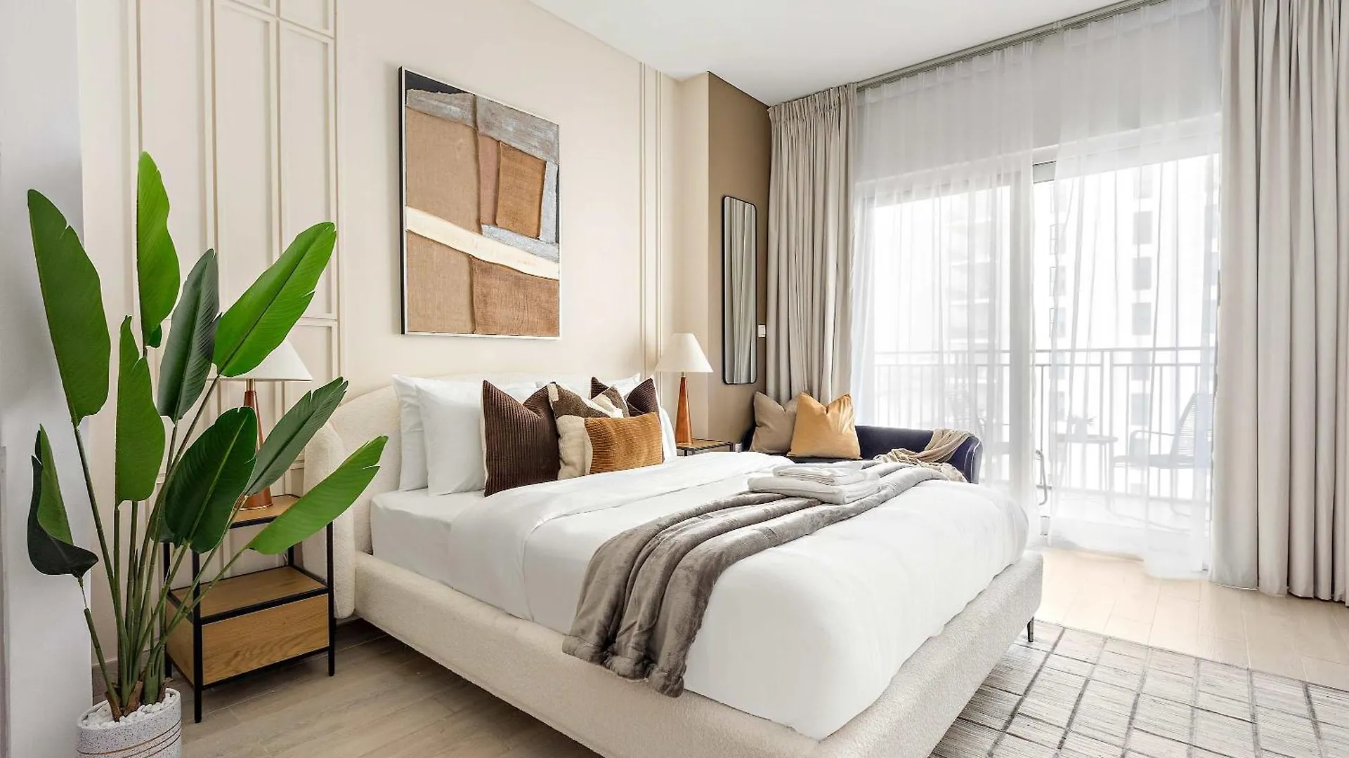 Silkhaus Canalside Studio In Water\'S Edge Tower location