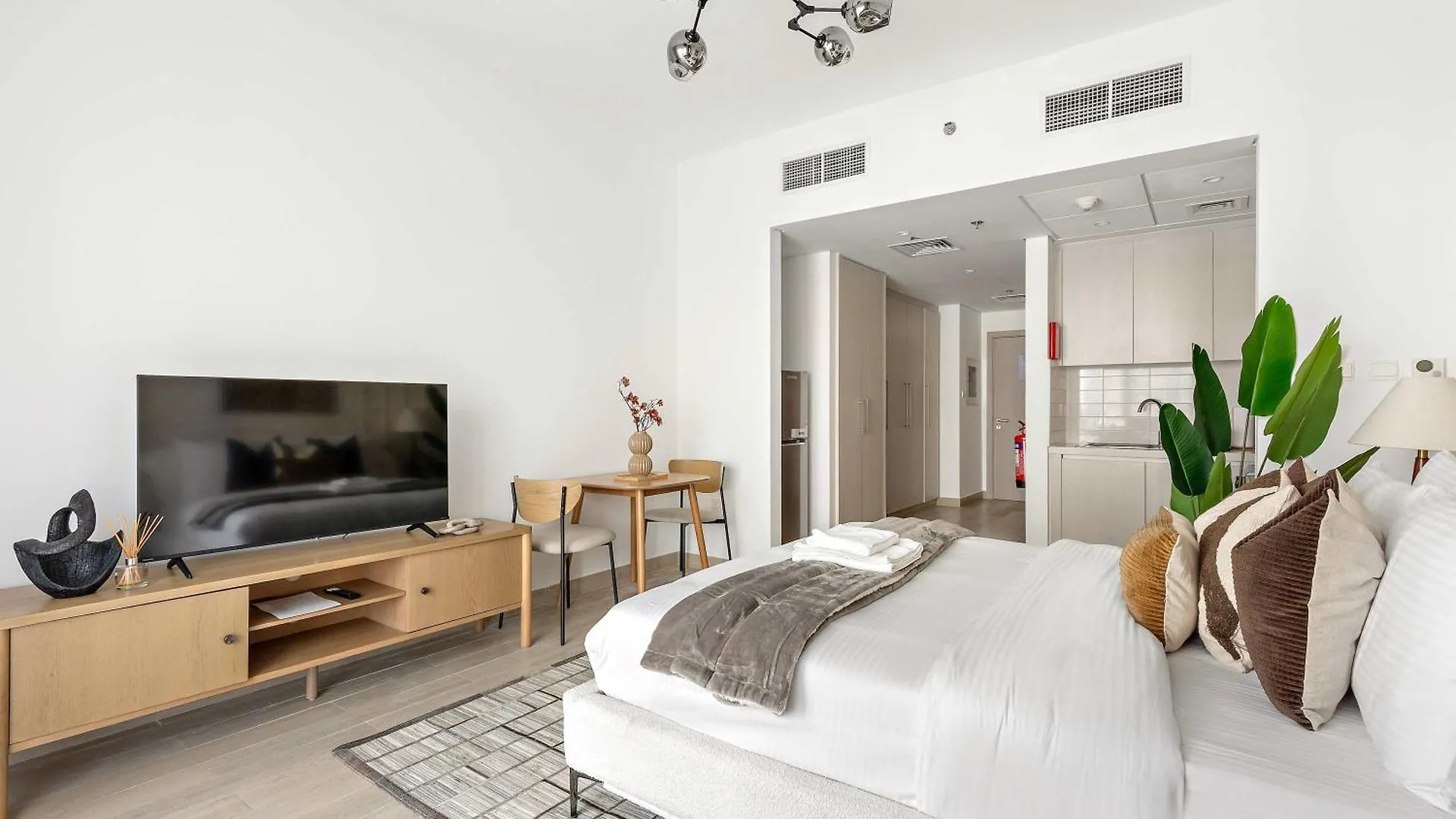 Silkhaus Canalside Studio In Water'S Edge Tower Abu Dabi 0*,